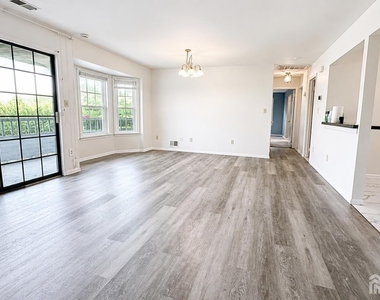 903 Woodhaven Drive - Photo Thumbnail 3