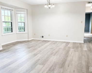 903 Woodhaven Drive - Photo Thumbnail 2
