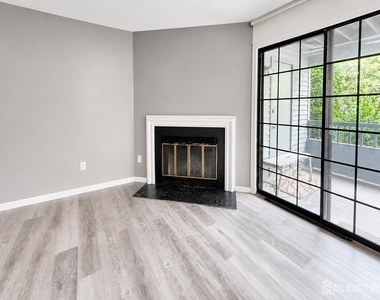 903 Woodhaven Drive - Photo Thumbnail 8