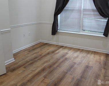 611 Doral Court - Photo Thumbnail 11