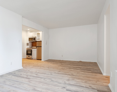 1420 York Avenue - Photo Thumbnail 4