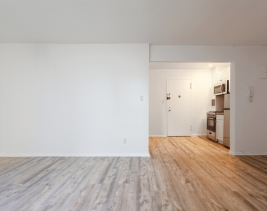 1420 York Avenue - Photo Thumbnail 3