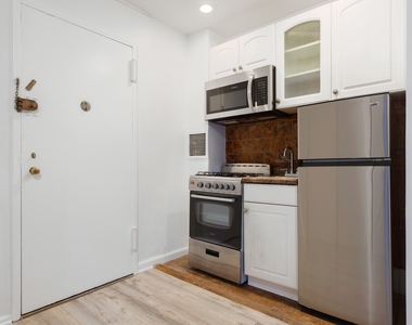 1420 York Avenue - Photo Thumbnail 7