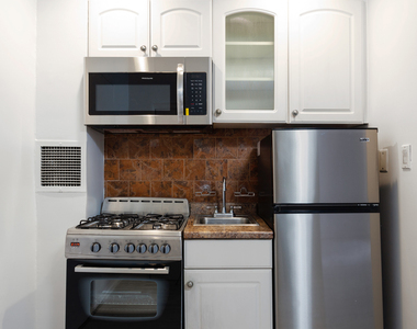 1420 York Avenue - Photo Thumbnail 6