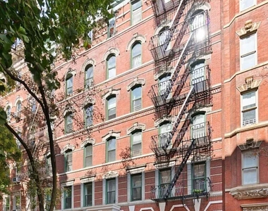 211 W 10th Street - Photo Thumbnail 8
