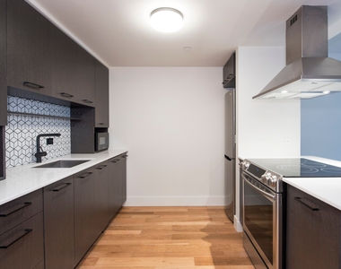 101 E 10th Street - Photo Thumbnail 2