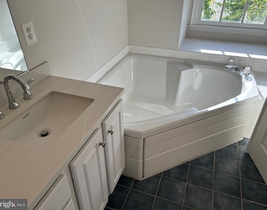 111 Maximillian Court Sw - Photo Thumbnail 15