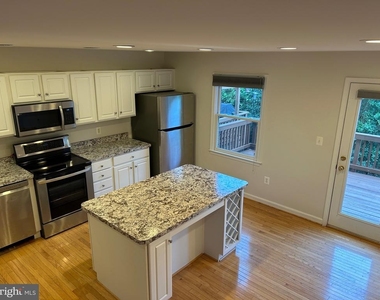 111 Maximillian Court Sw - Photo Thumbnail 9