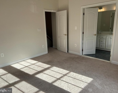 111 Maximillian Court Sw - Photo Thumbnail 12