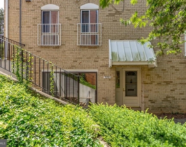 3863 Persimmon Circle - Photo Thumbnail 2