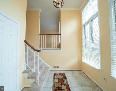 10168 Turnberry Place - Photo Thumbnail 2