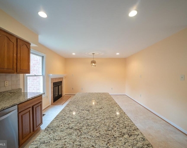 10168 Turnberry Place - Photo Thumbnail 10