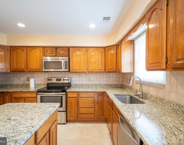 10168 Turnberry Place - Photo Thumbnail 9