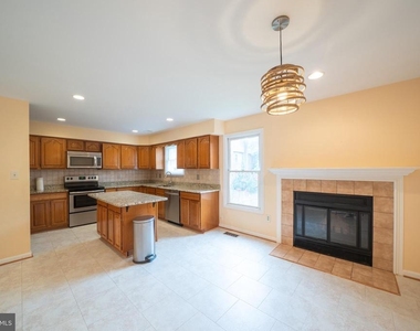 10168 Turnberry Place - Photo Thumbnail 7