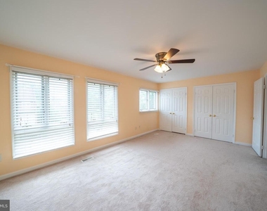 10168 Turnberry Place - Photo Thumbnail 13
