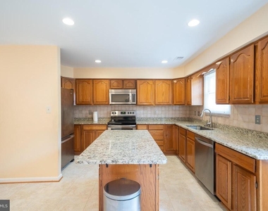 10168 Turnberry Place - Photo Thumbnail 8