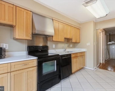 6168 Forest Creek Court - Photo Thumbnail 9