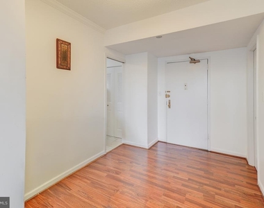 3713 S George Mason Drive - Photo Thumbnail 7