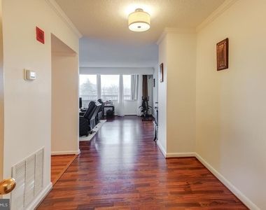 3713 S George Mason Drive - Photo Thumbnail 6