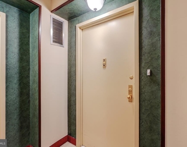 3713 S George Mason Drive - Photo Thumbnail 5
