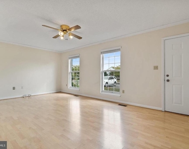 612 Emily Lane - Photo Thumbnail 4