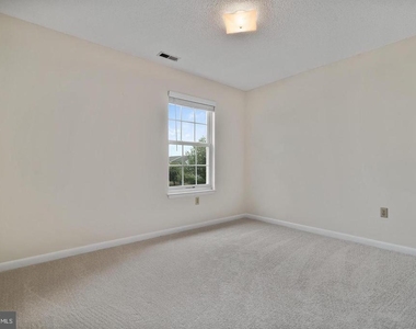 612 Emily Lane - Photo Thumbnail 8
