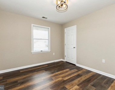 100 Heathrow Lane - Photo Thumbnail 13