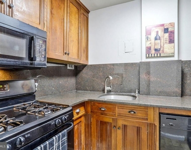 1121 Arlington Boulevard - Photo Thumbnail 7