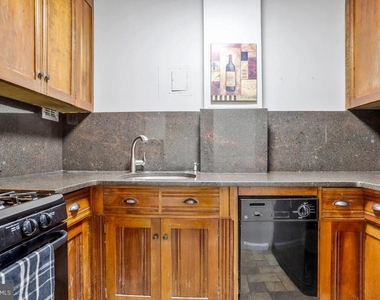 1121 Arlington Boulevard - Photo Thumbnail 8