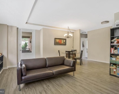 1121 Arlington Boulevard - Photo Thumbnail 2