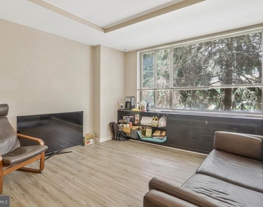 1121 Arlington Boulevard - Photo Thumbnail 4