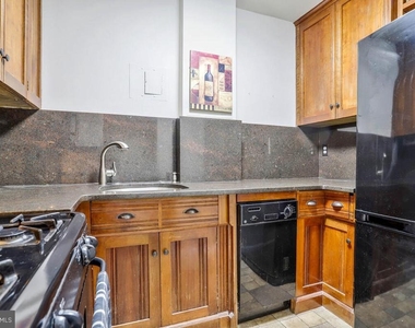 1121 Arlington Boulevard - Photo Thumbnail 9