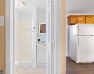 400 Green Lane - Photo Thumbnail 8