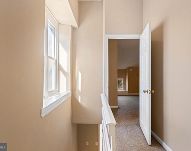 400 Green Lane - Photo Thumbnail 10