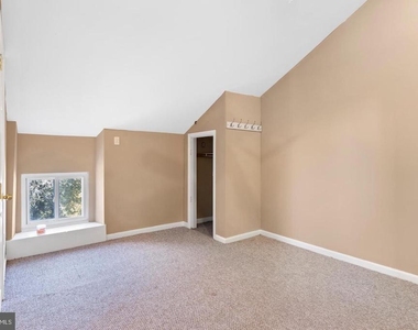 400 Green Lane - Photo Thumbnail 11