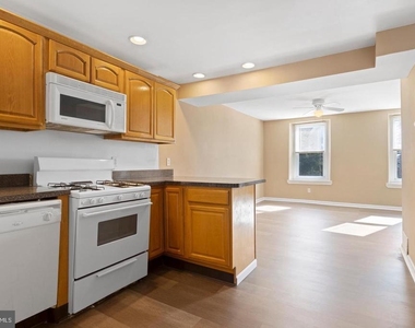 400 Green Lane - Photo Thumbnail 5