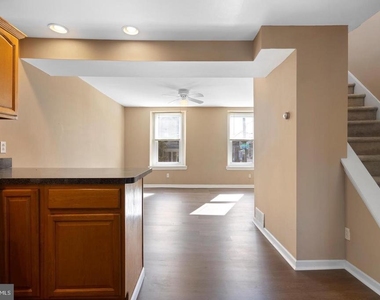 400 Green Lane - Photo Thumbnail 7