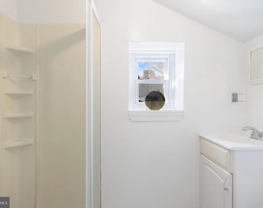 400 Green Lane - Photo Thumbnail 15