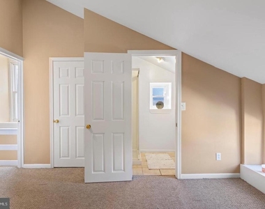400 Green Lane - Photo Thumbnail 12