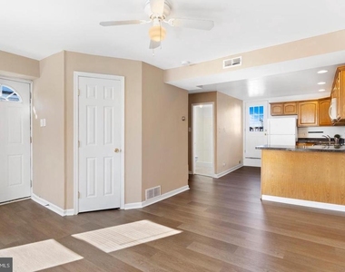 400 Green Lane - Photo Thumbnail 2
