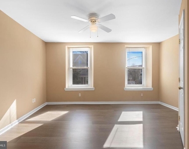 400 Green Lane - Photo Thumbnail 3