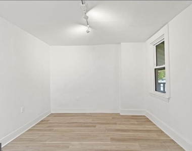 715 E Haverford Road - Photo Thumbnail 6