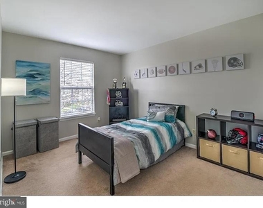216 E Waverly Court - Photo Thumbnail 18