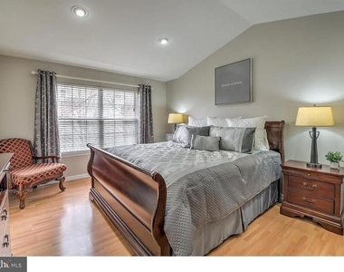 216 E Waverly Court - Photo Thumbnail 30