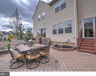 216 E Waverly Court - Photo Thumbnail 29