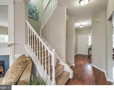 216 E Waverly Court - Photo Thumbnail 3