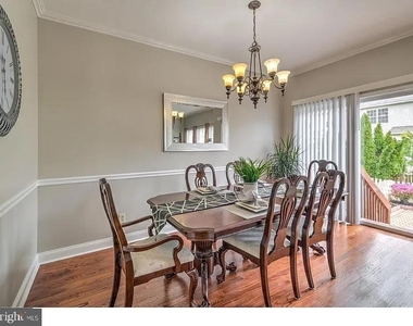 216 E Waverly Court - Photo Thumbnail 11