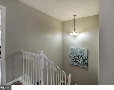216 E Waverly Court - Photo Thumbnail 14