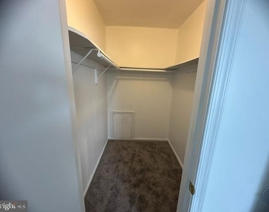 10202 Prince Place - Photo Thumbnail 7