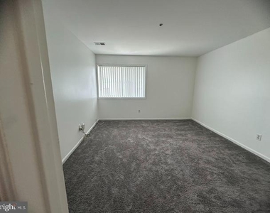 10202 Prince Place - Photo Thumbnail 6